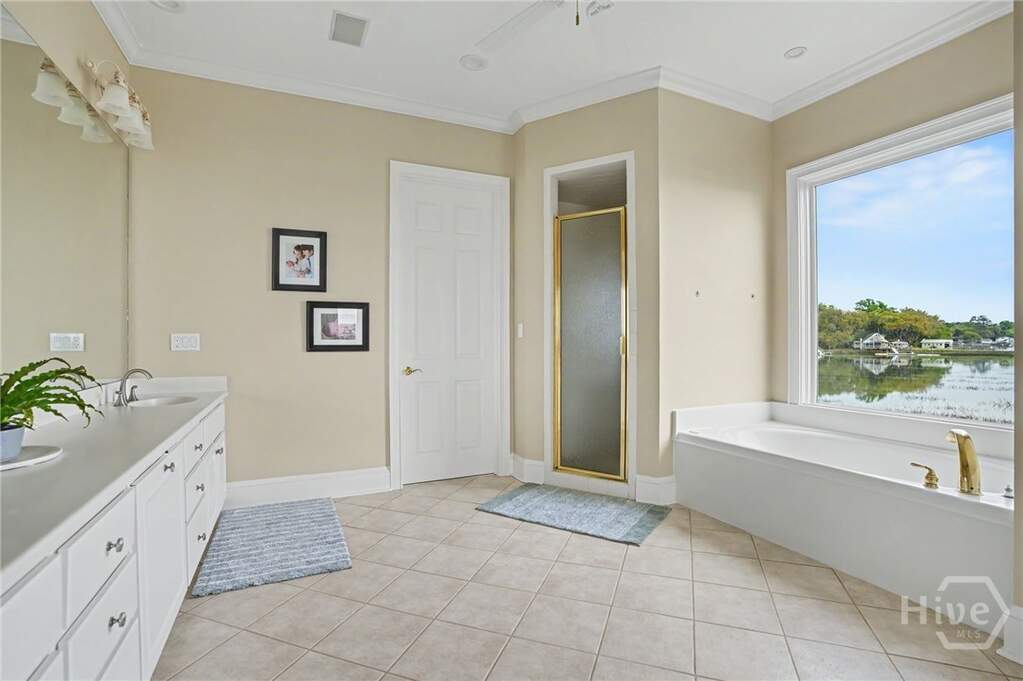 5 Bedroom Single Family Home/House's Image 19
