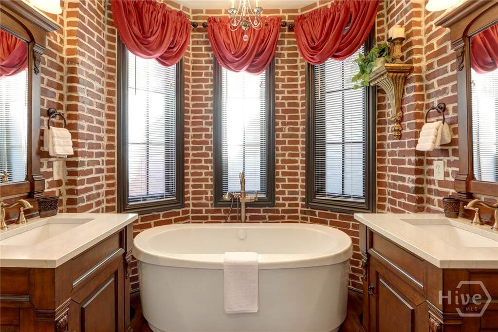 4 Bedroom Multi Unit's Image 62