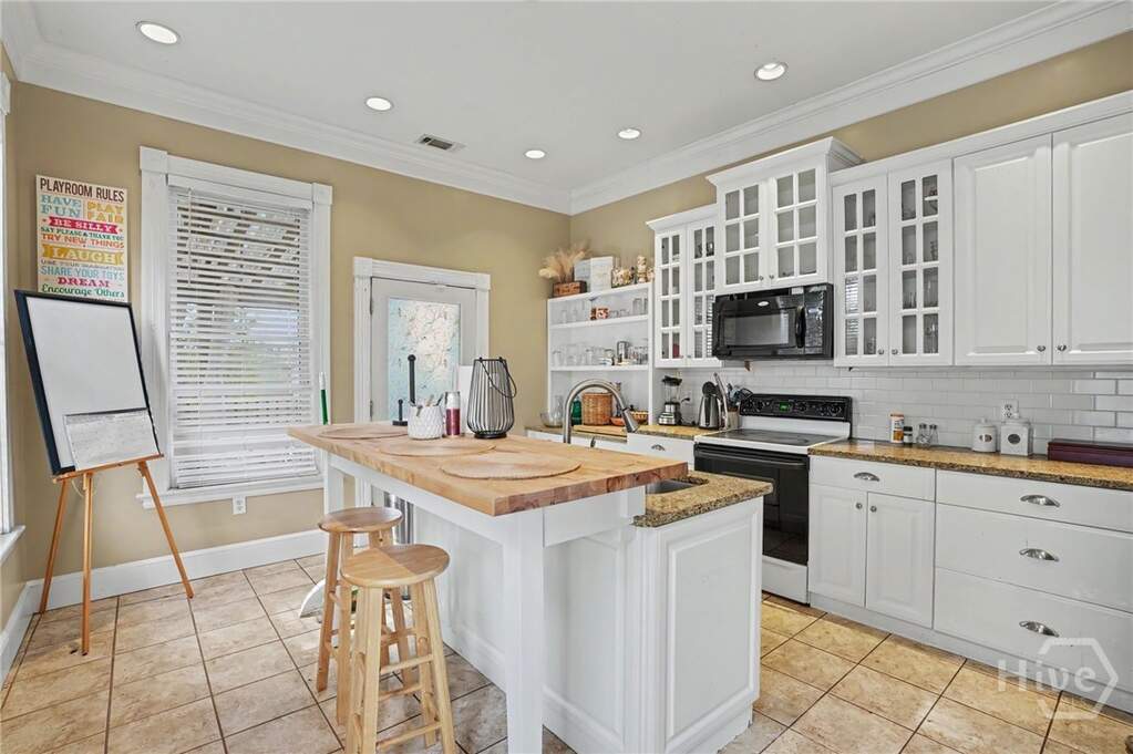 5 Bedroom Multi Unit's Image 3