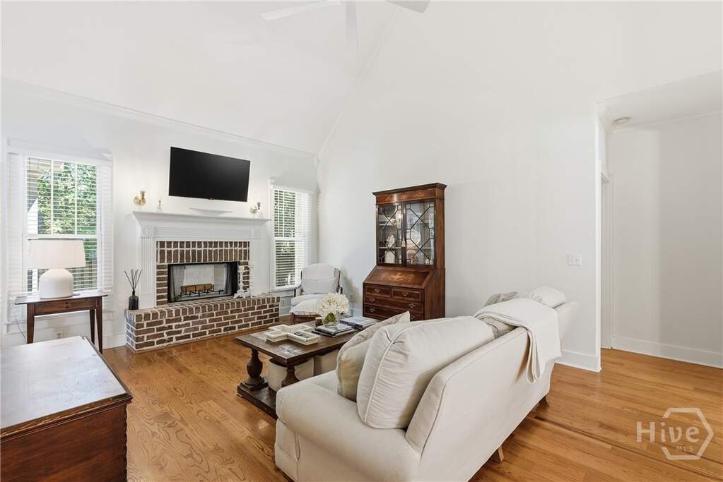 4 Bedroom Single Family Home/House's Image 8