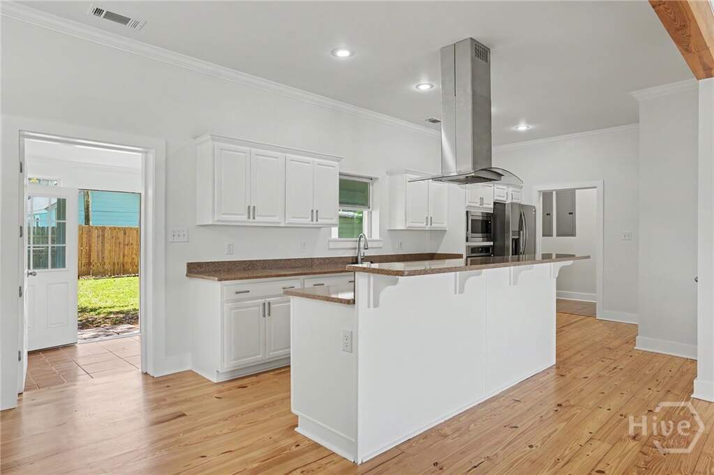 5 Bedroom Single Family Home/House's Image 10