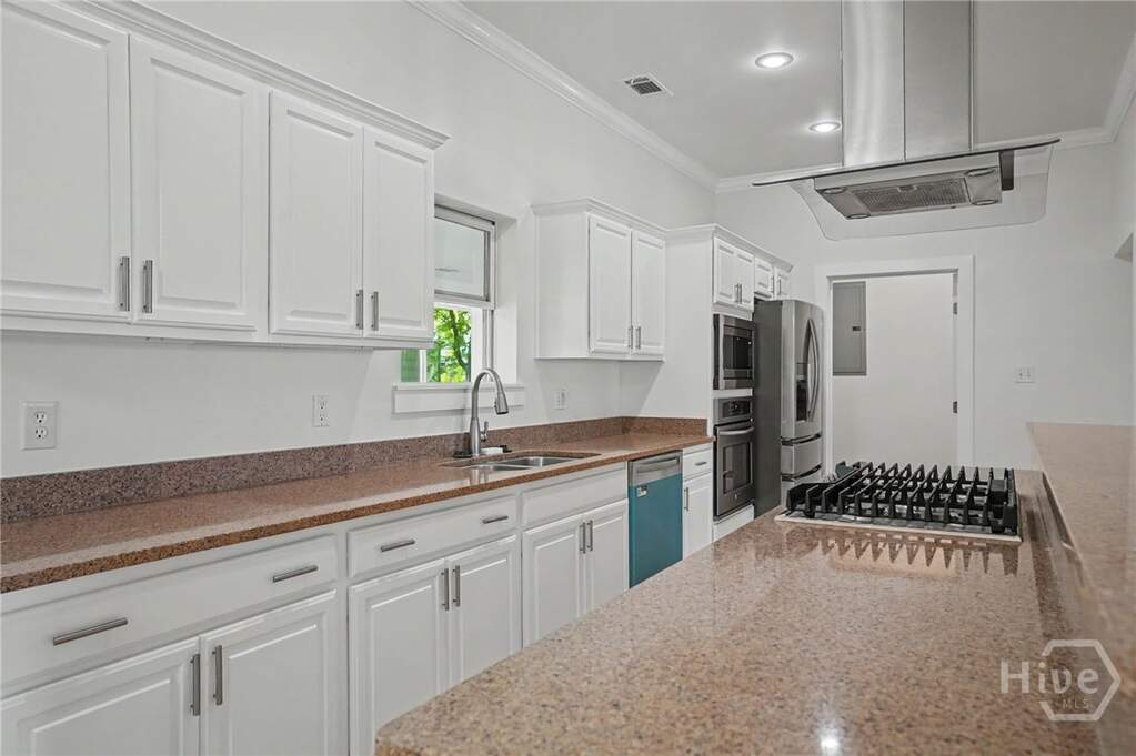 5 Bedroom Single Family Home/House's Image 11