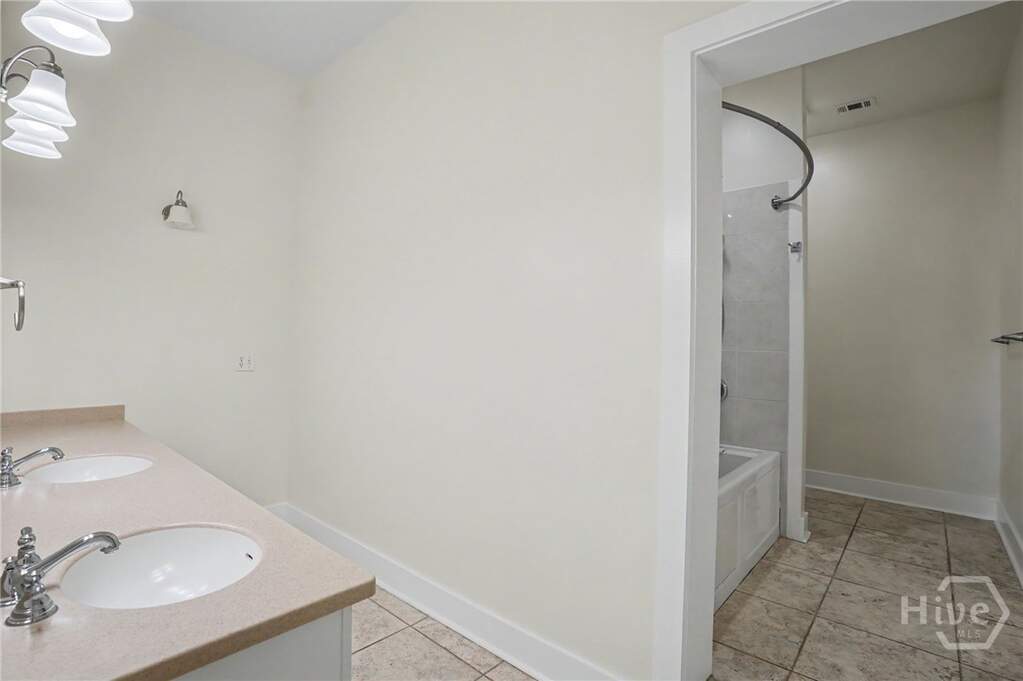 5 Bedroom Single Family Home/House's Image 18