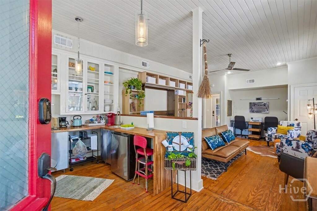 4 Bedroom Multi Unit's Image 7