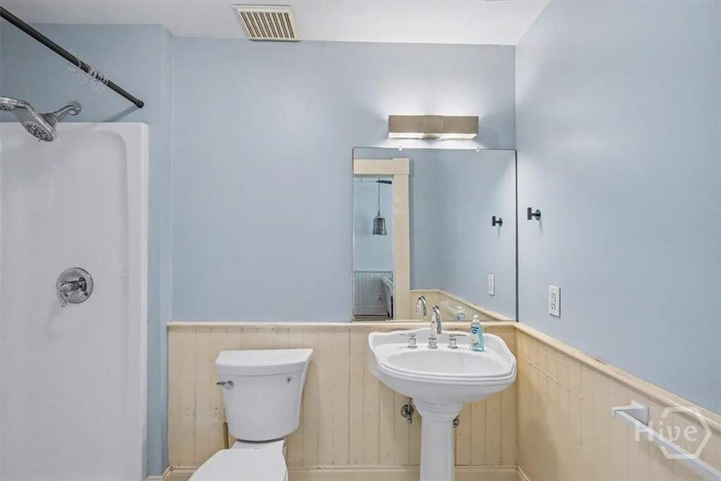 4 Bedroom Multi Unit's Image 23