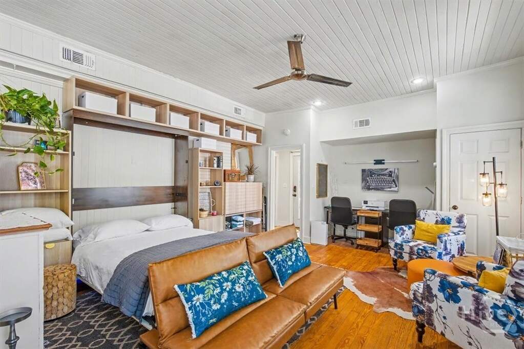 1 bed / 1 bath studio unit