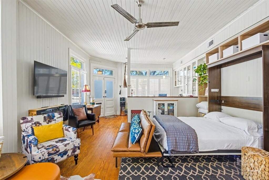 1 bed / 1 bath studio unit