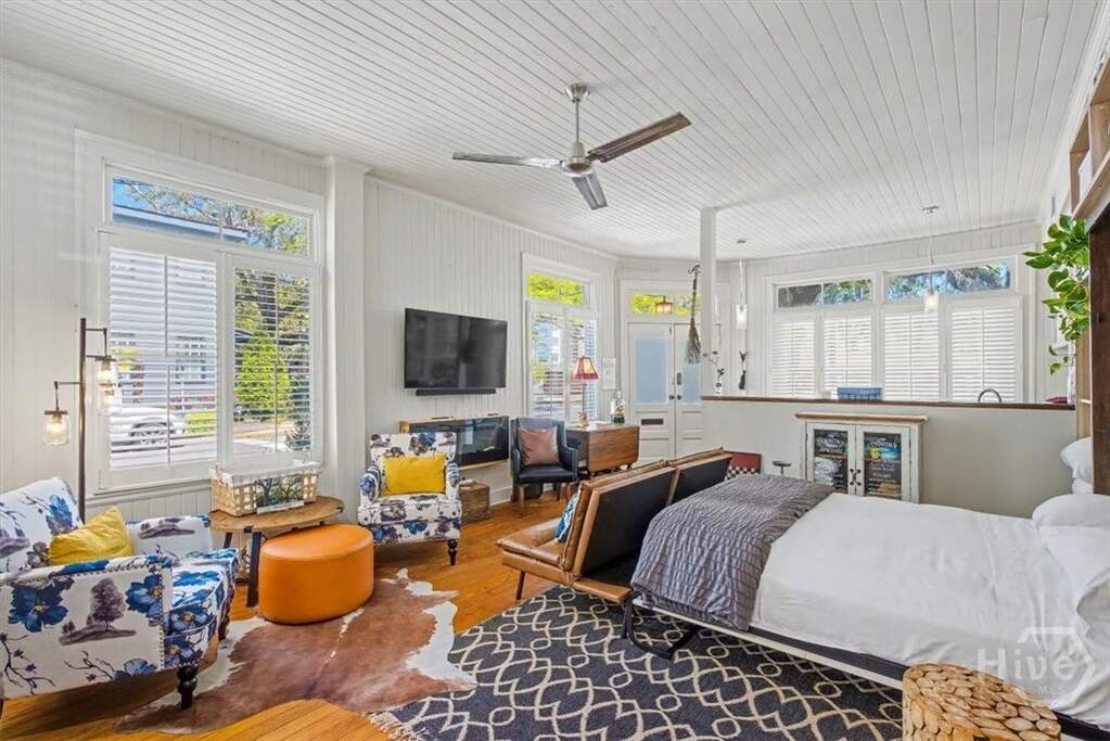 1 bed / 1 bath studio unit