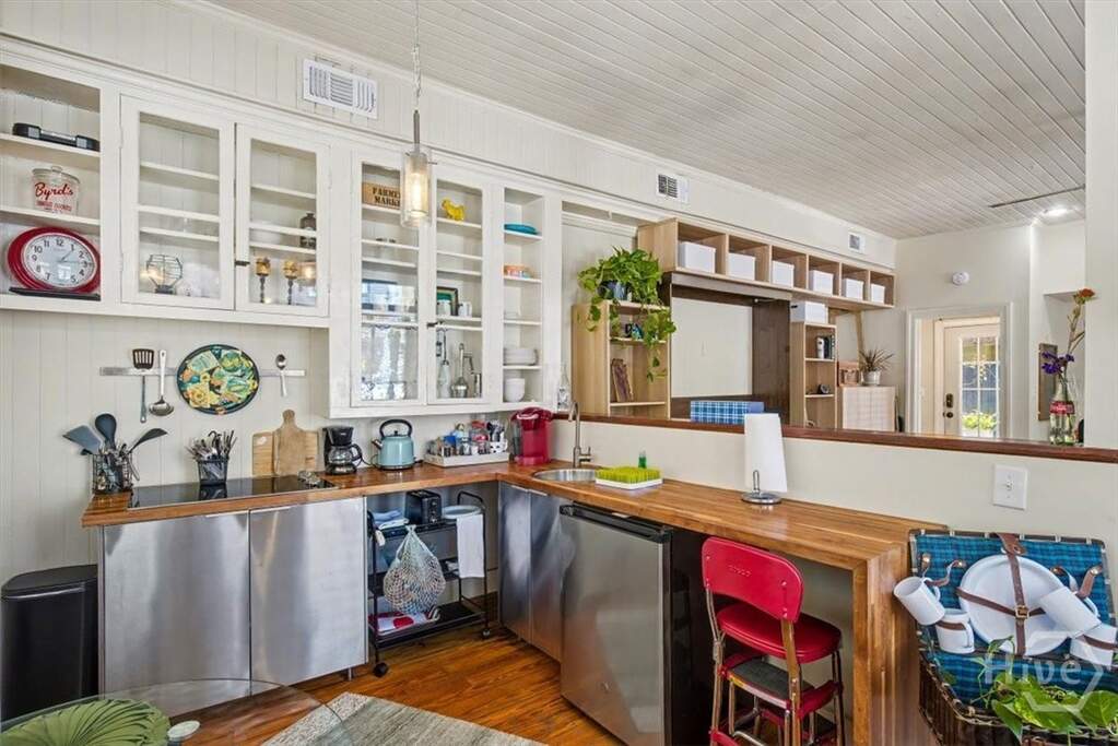 4 Bedroom Multi Unit's Image 4