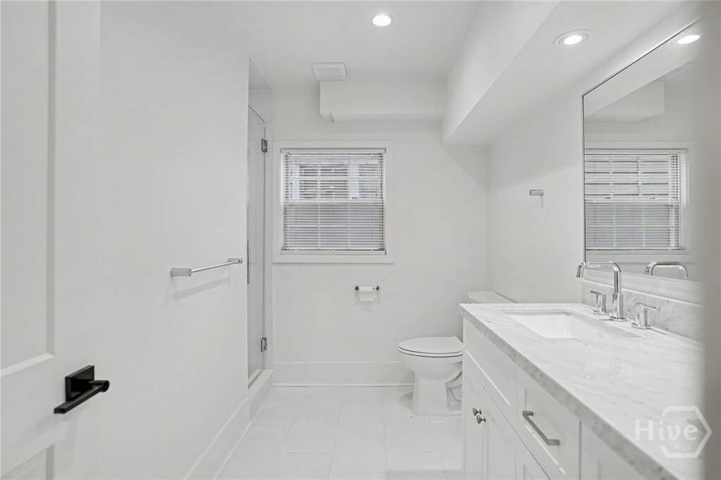 4 Bedroom Multi Unit's Image 8