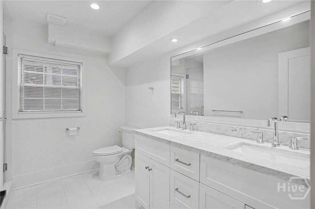 4 Bedroom Multi Unit's Image 9