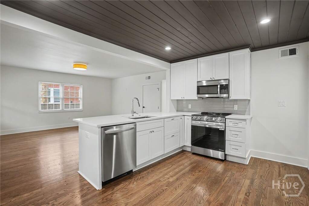 4 Bedroom Multi Unit's Image 5