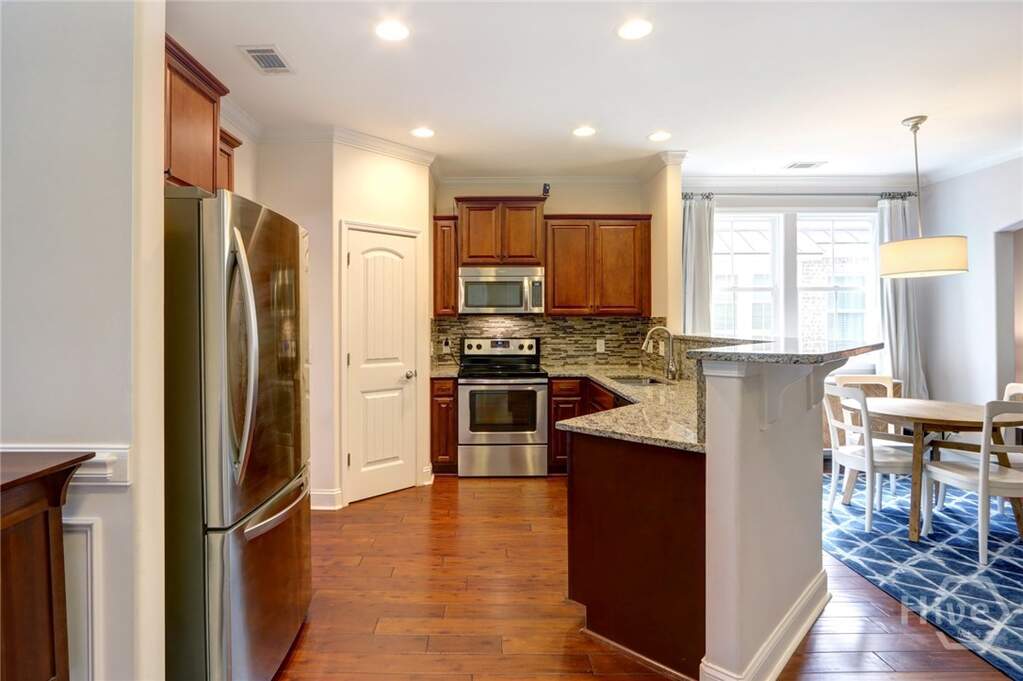 5 Bedroom Single Family Home/House's Image 6