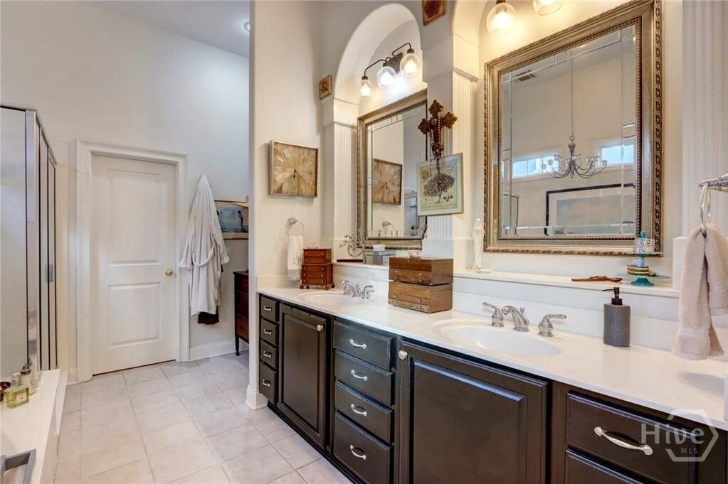4 Bedroom Single Family Home/House's Image 34