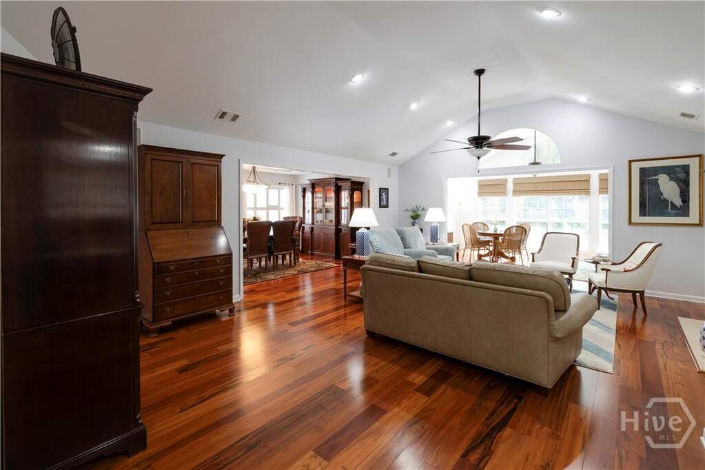 4 Bedroom Villa/Townhouse's Image 7