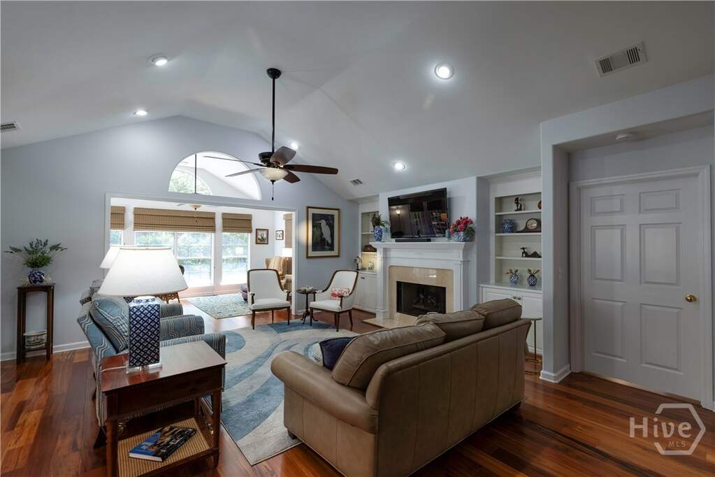 4 Bedroom Villa/Townhouse's Image 8