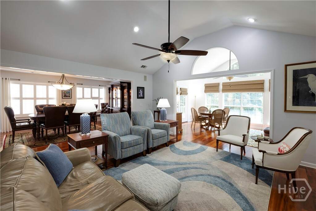 4 Bedroom Villa/Townhouse's Image 9