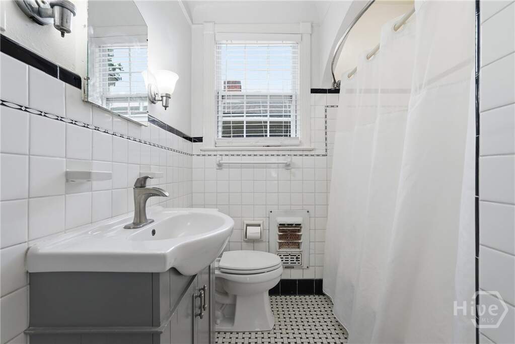 4 Bedroom Single Family Home/House's Image 18