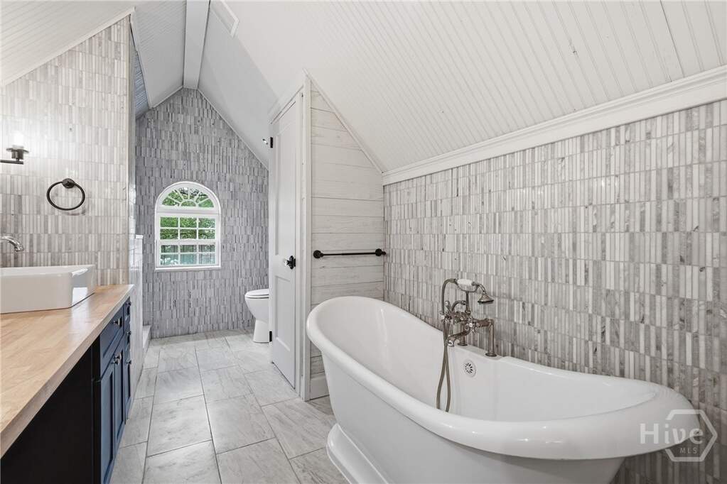 4 Bedroom Single Family Home/House's Image 25