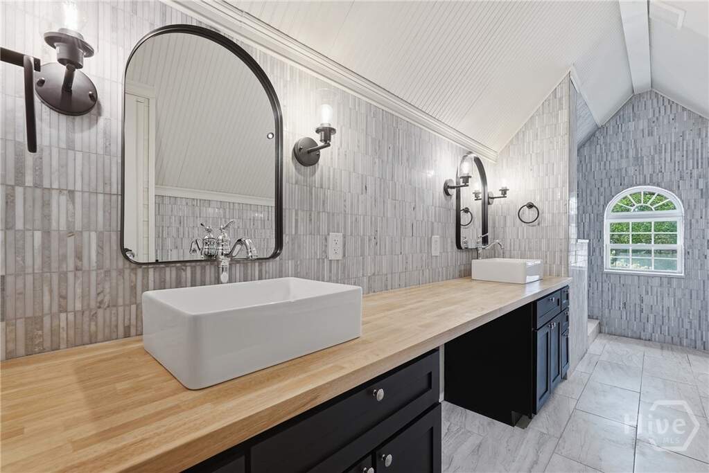4 Bedroom Single Family Home/House's Image 27