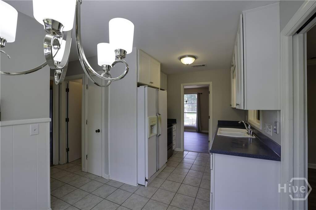 4 Bedroom Single Family Home/House's Image 12