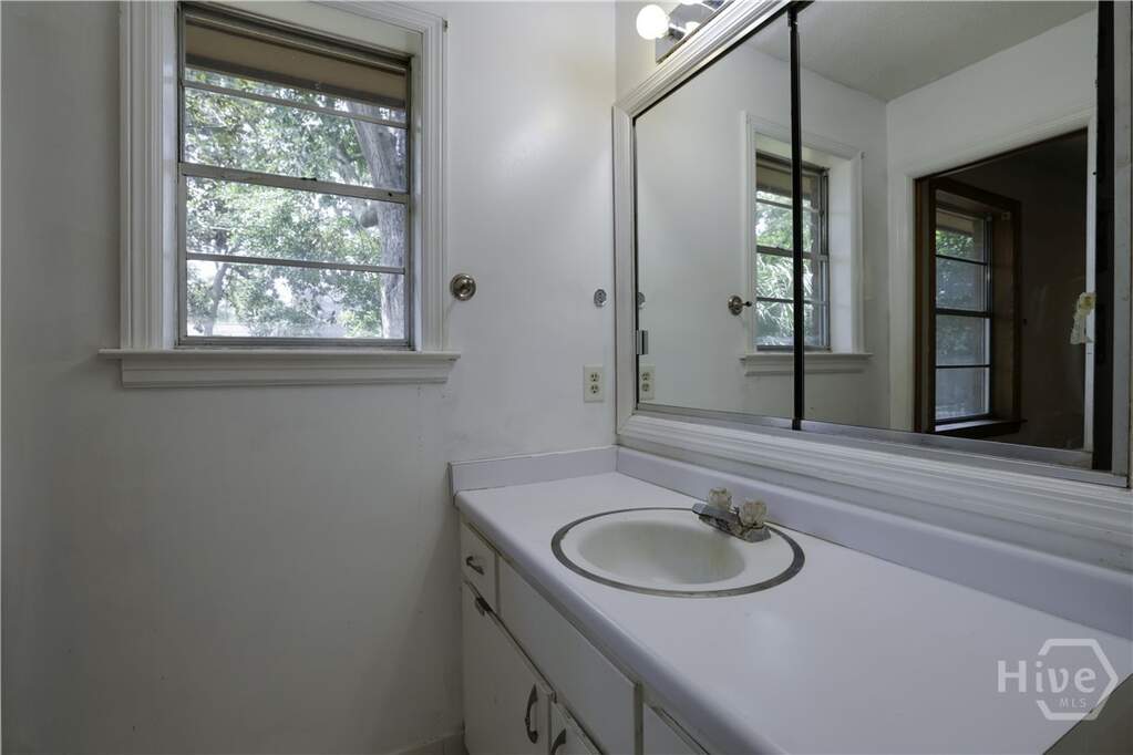 4 Bedroom Single Family Home/House's Image 35