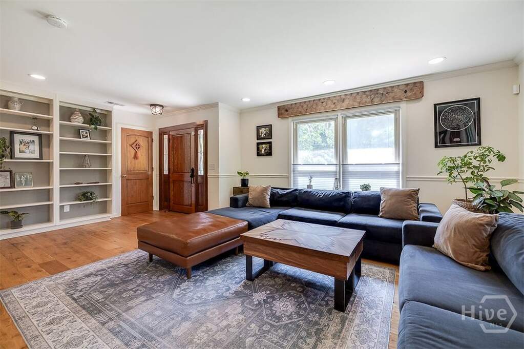 4 Bedroom Single Family Home/House's Image 3