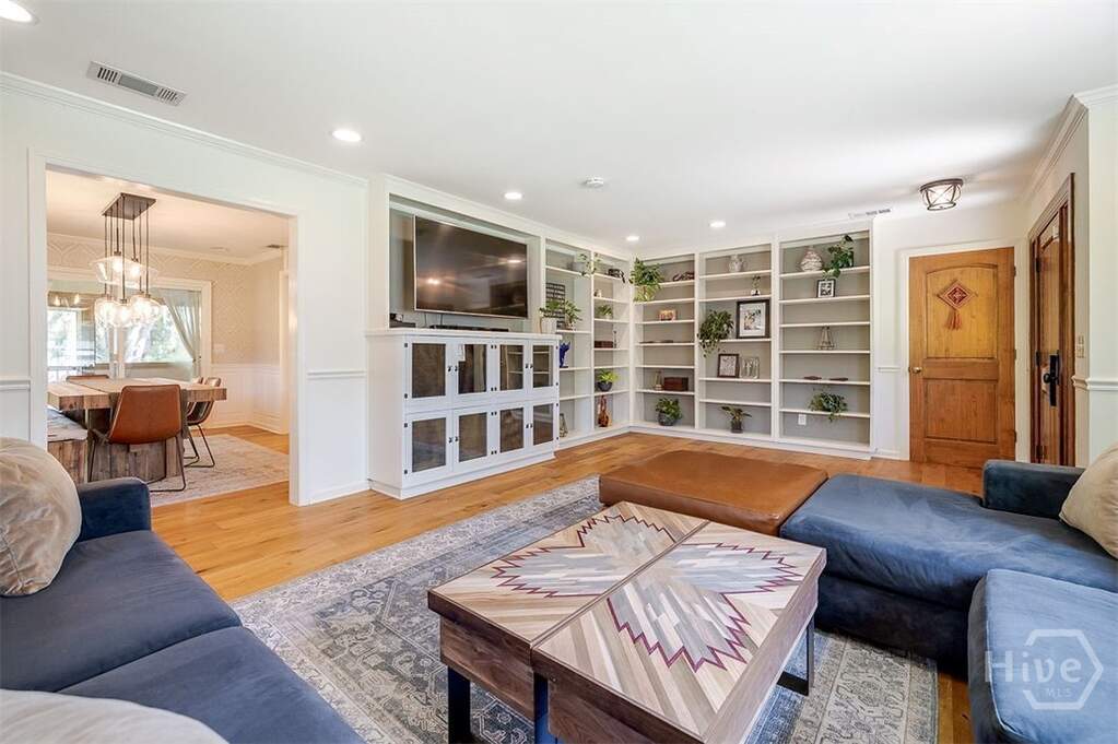 4 Bedroom Single Family Home/House's Image 4