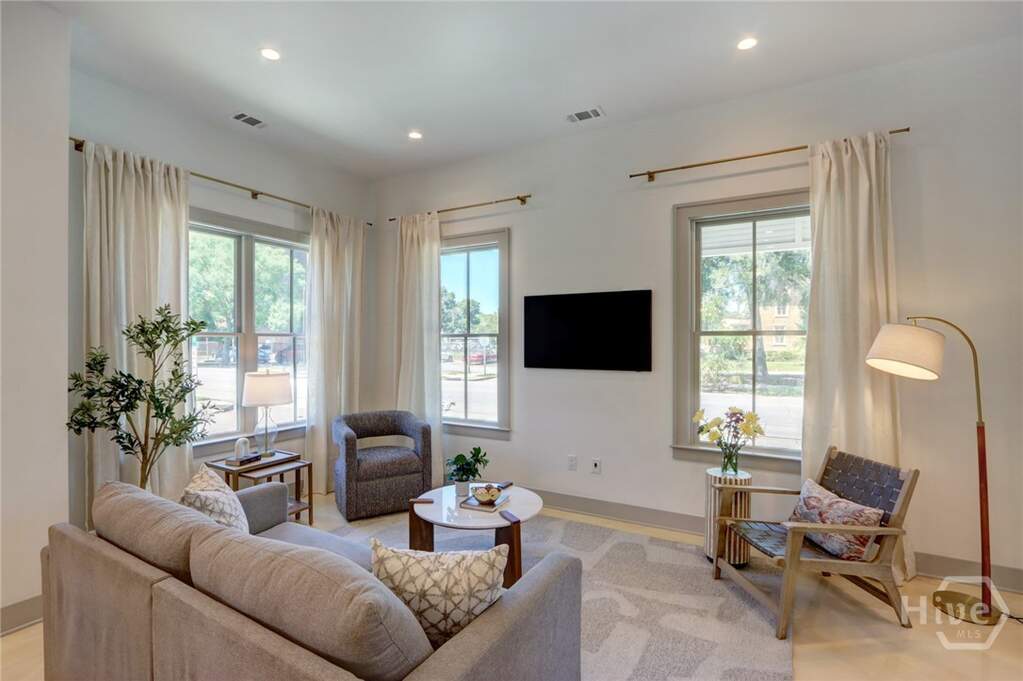 3 Bedroom Single Family Home/House's Image 8