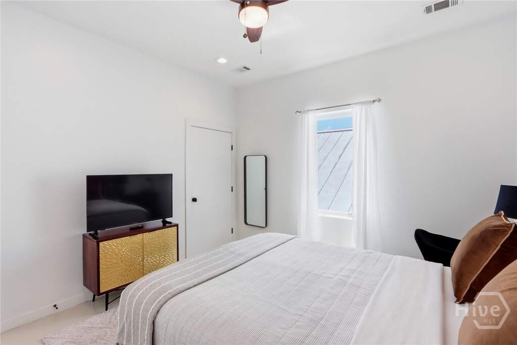 3 Bedroom Single Family Home/House's Image 44