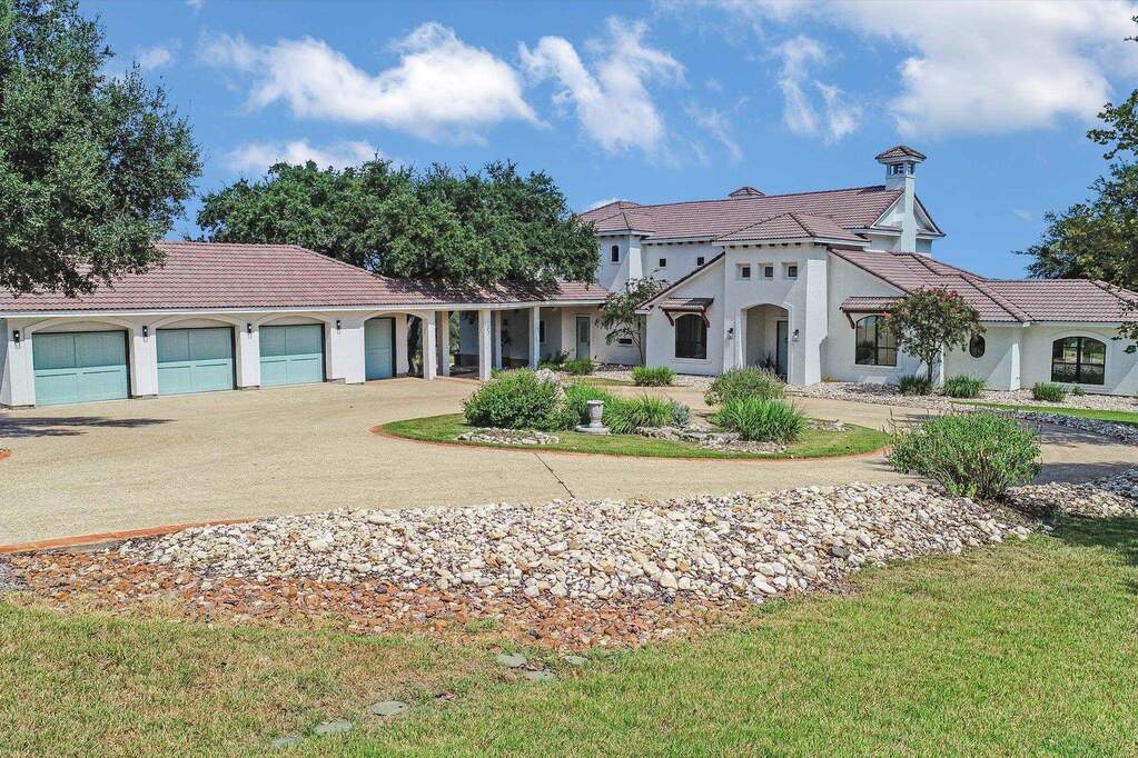 4 Bedroom Single Family Home/House's Image 12