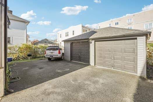 5 Bedroom Multi Unit's Image 8