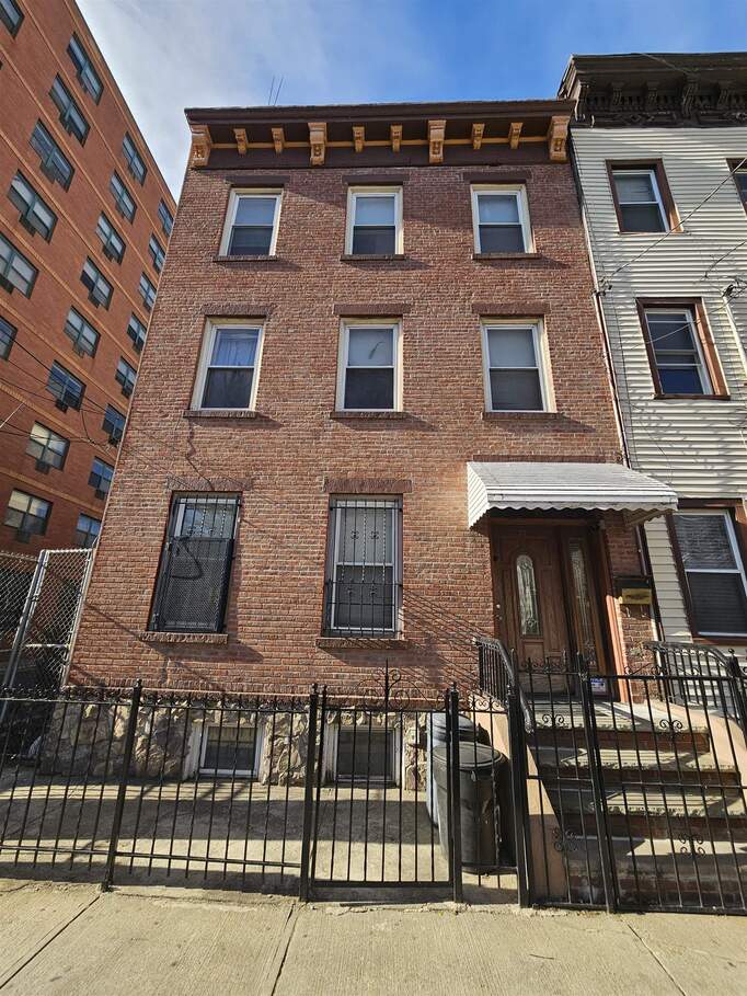 5 Bedroom Multi Unit's Image 4