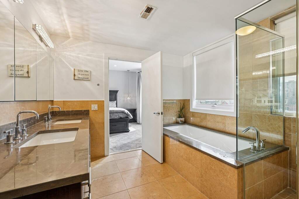 4 Bedroom Villa/Townhouse's Image 16