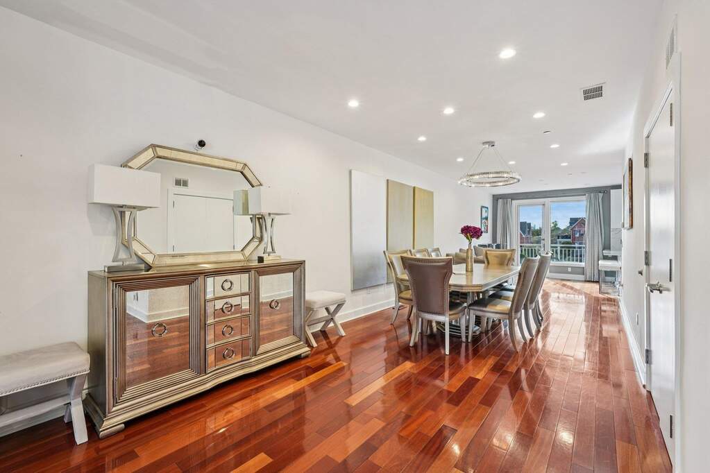 4 Bedroom Villa/Townhouse's Image 3