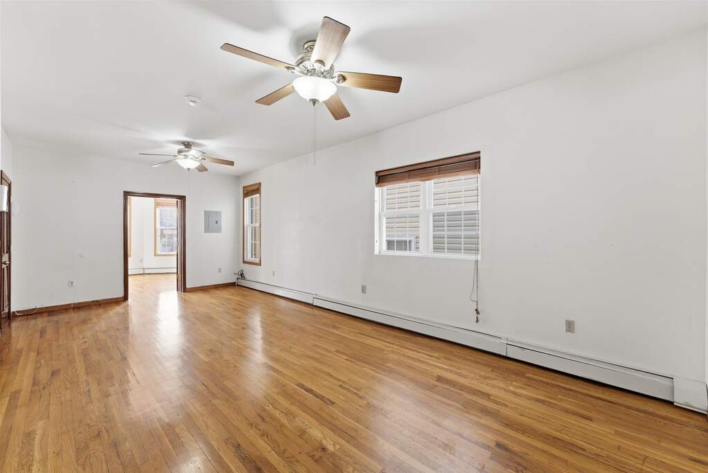 6 Bedroom Multi Unit's Image 7