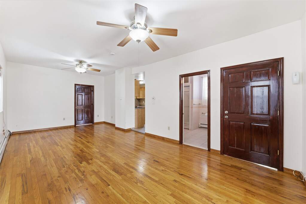 6 Bedroom Multi Unit's Image 9