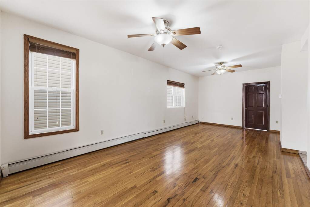 6 Bedroom Multi Unit's Image 10