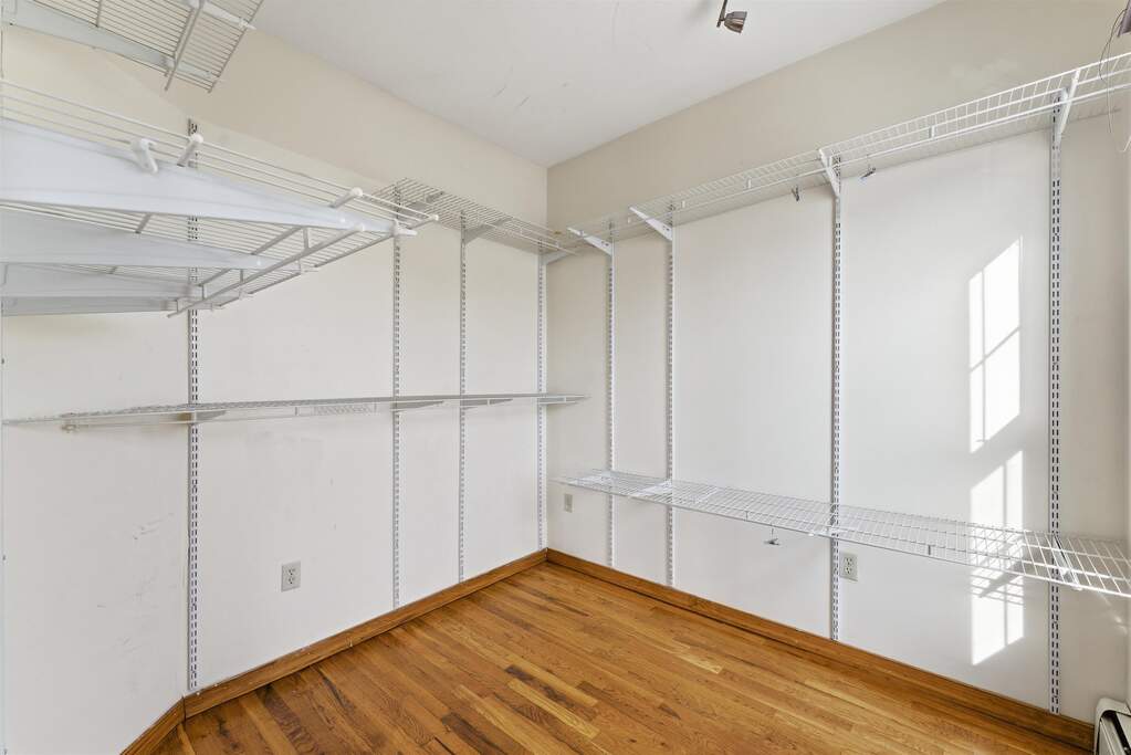 6 Bedroom Multi Unit's Image 12