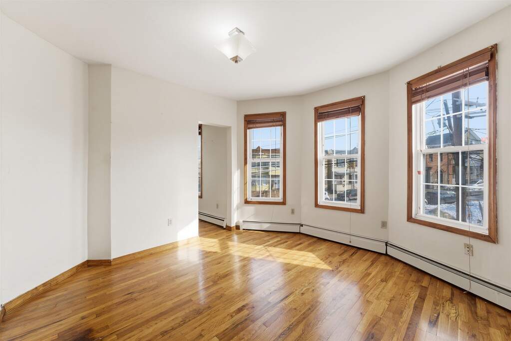 6 Bedroom Multi Unit's Image 13