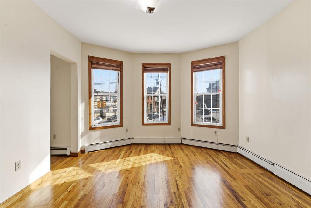 6 Bedroom Multi Unit's Image 15