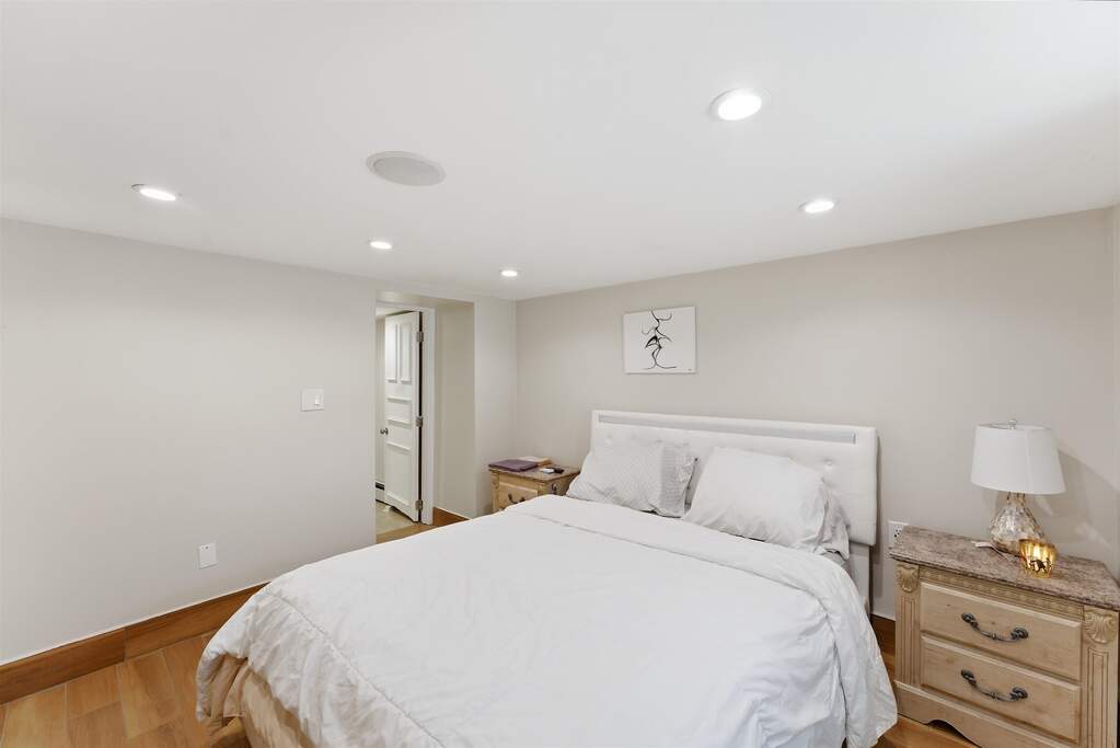 6 Bedroom Multi Unit's Image 17