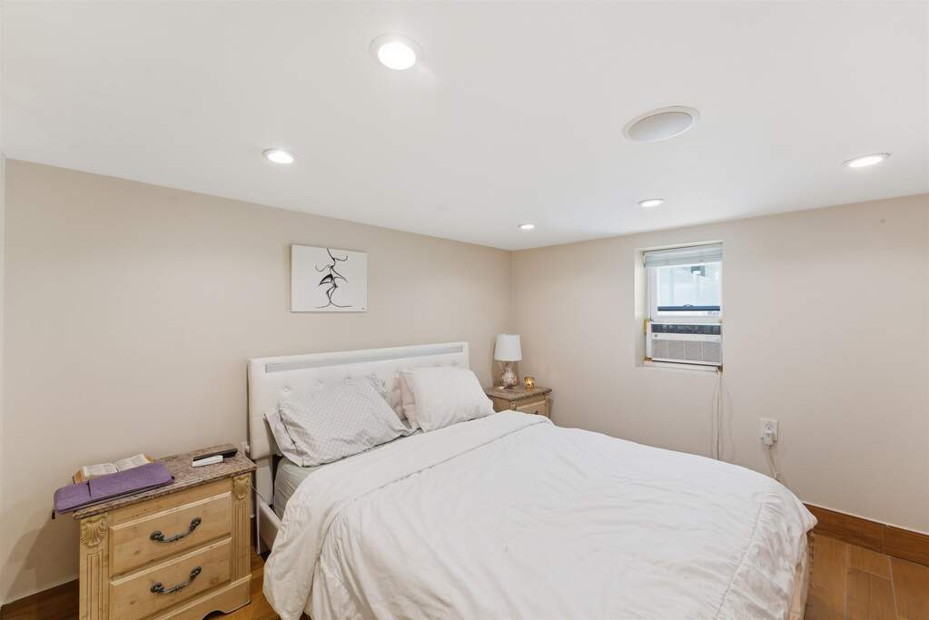 6 Bedroom Multi Unit's Image 18