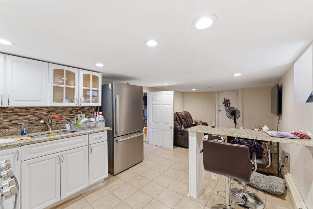 6 Bedroom Multi Unit's Image 22