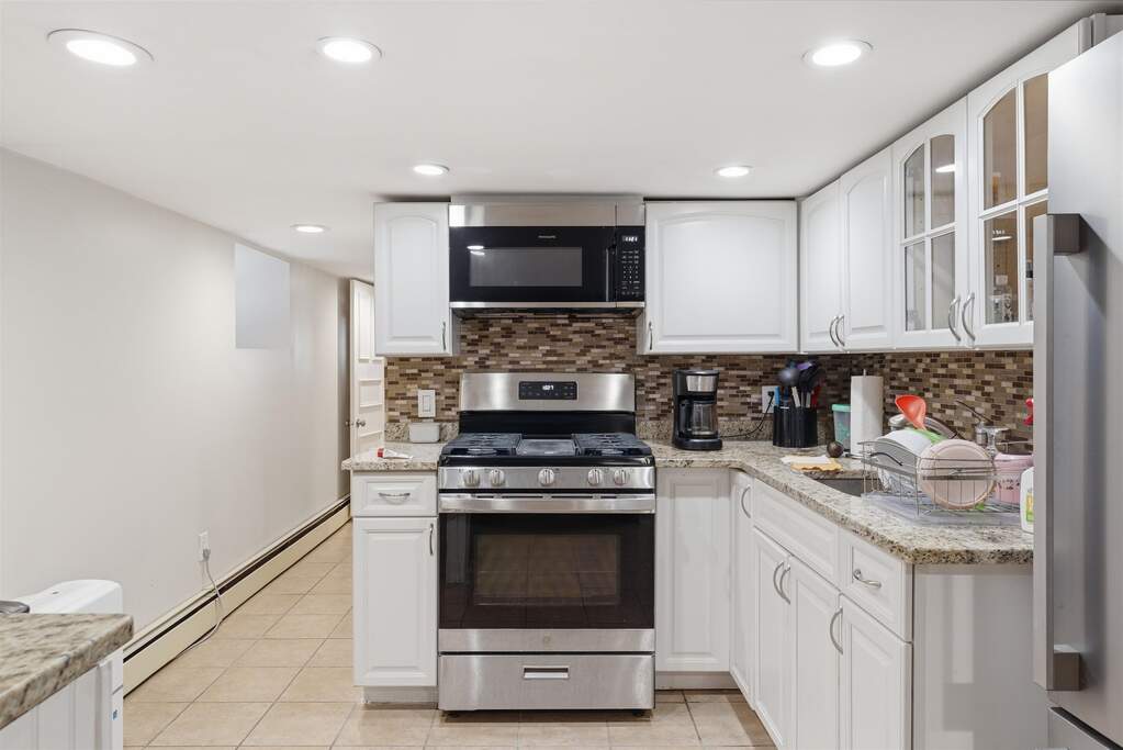 6 Bedroom Multi Unit's Image 23