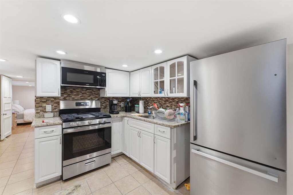 6 Bedroom Multi Unit's Image 24