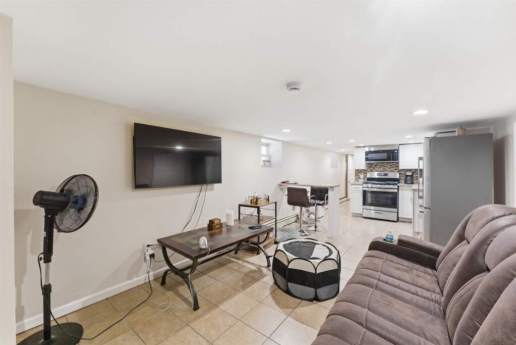 6 Bedroom Multi Unit's Image 25