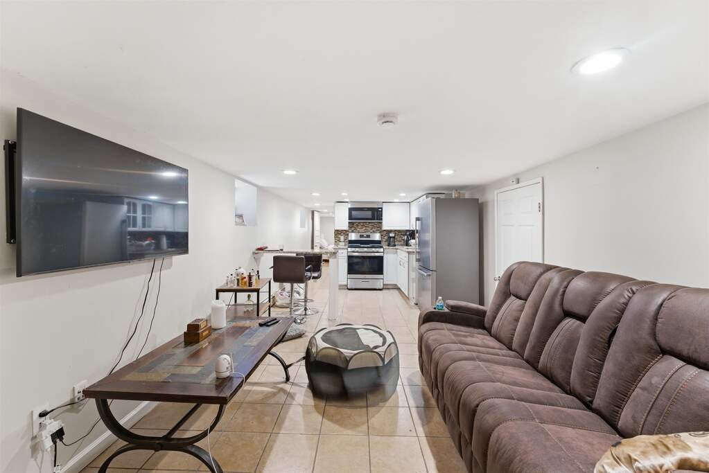 6 Bedroom Multi Unit's Image 26
