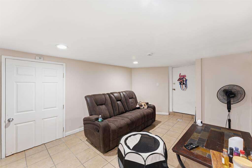 6 Bedroom Multi Unit's Image 29