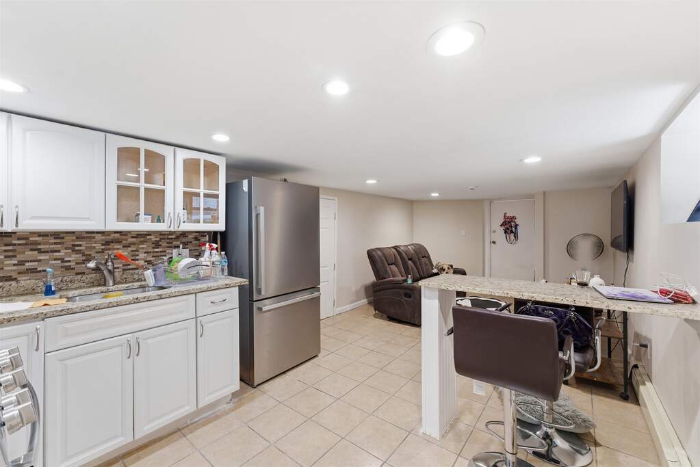 6 Bedroom Multi Unit's Image 30